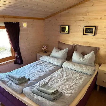 Med Havutsikt Og Stor Terasse! Hébergement de vacances Kvaloya